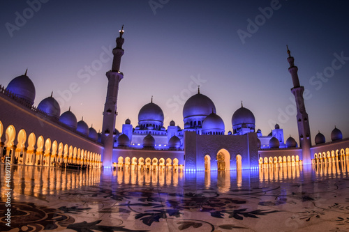 Foto Dubai is the most populous city in the United Arab Emirates (UAE) and the capital of the Emirate of Dubai