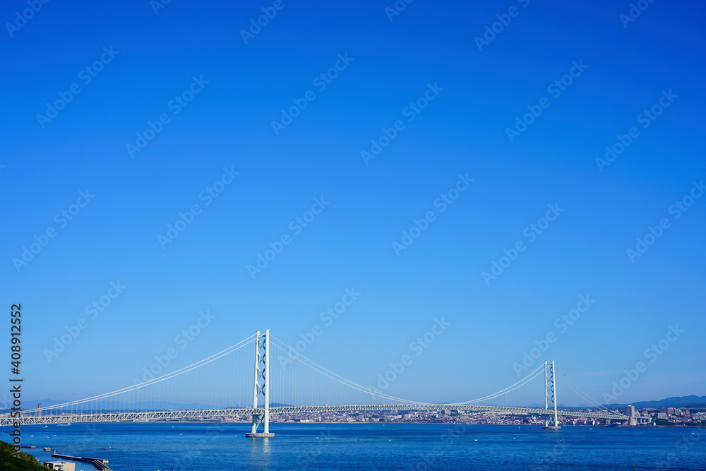 青空と明石海峡大橋