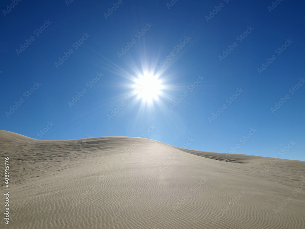 Naklejka premium Blazing sun at Dumont Dunes near Death Valley in the Mojave Desert area of Southern California. 