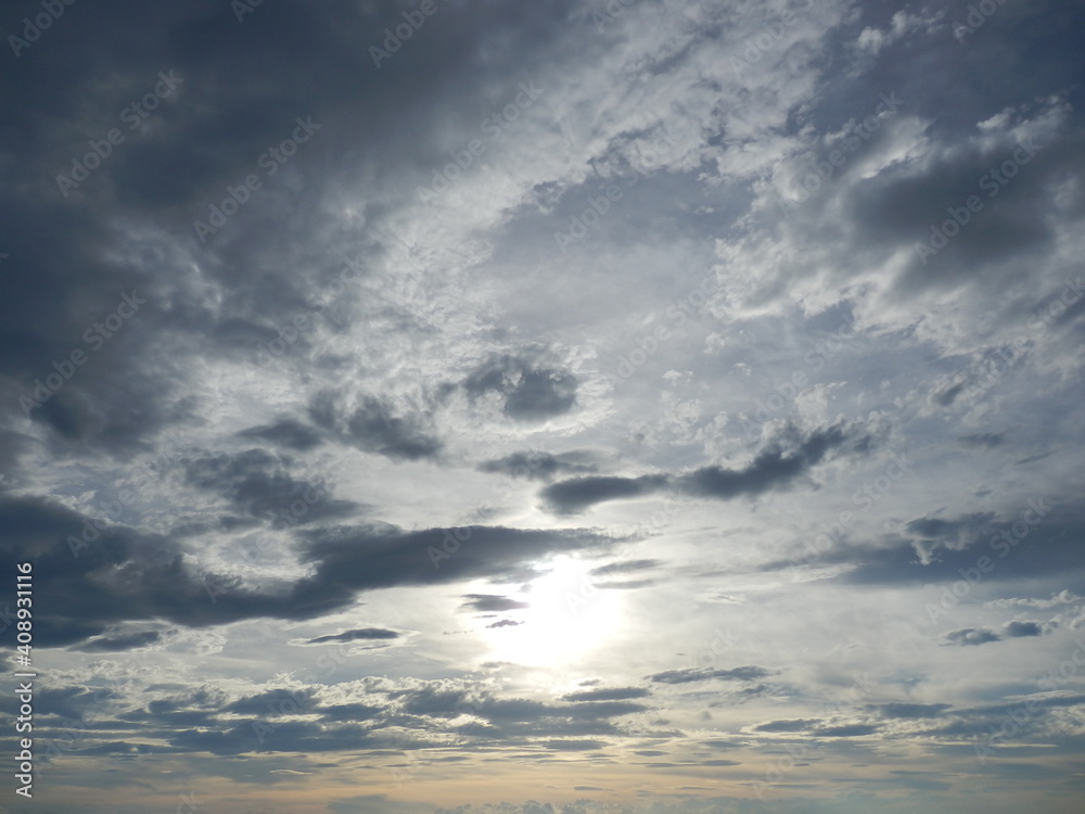 OLYMPUS DIGITAL CAMERA　銀色の雲と太陽
