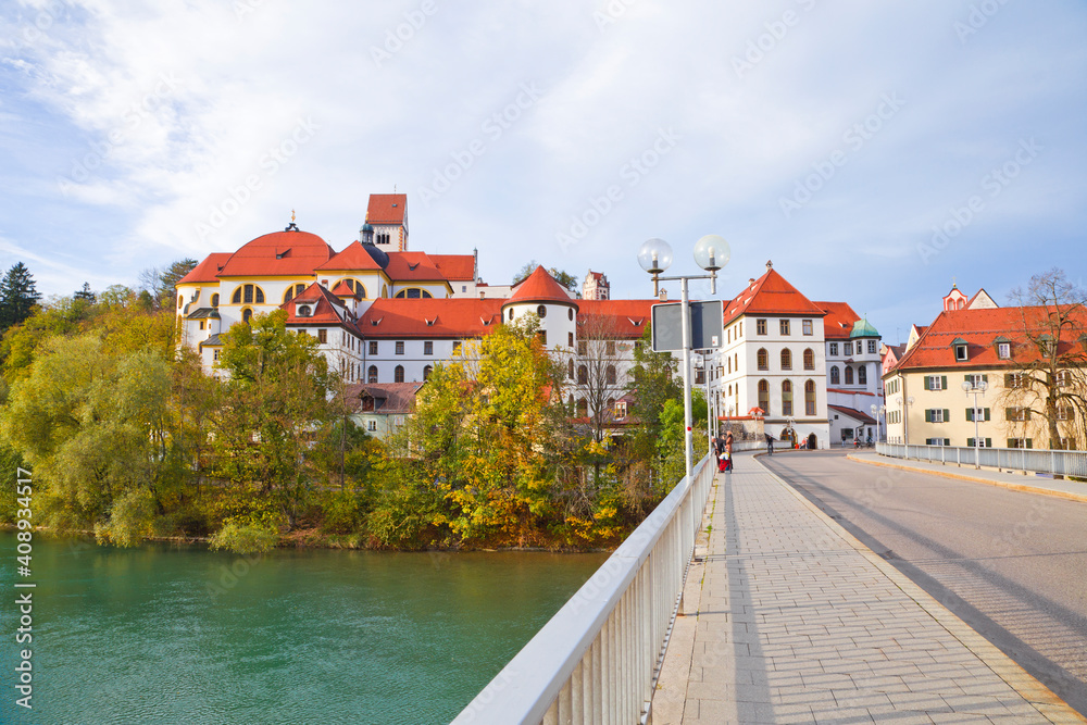 Obraz premium Lech river and autumn forest in Fussen, Bavaria, Germany.