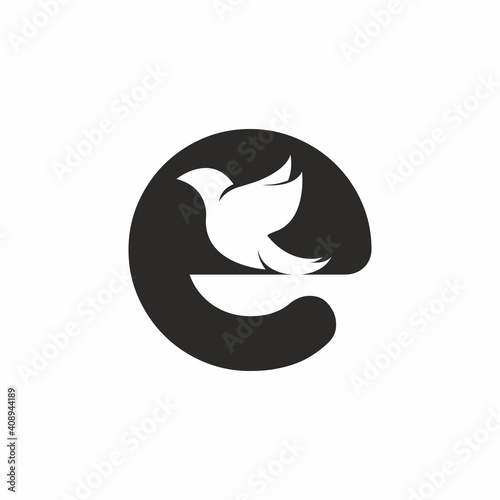 Initial letter e with bird shape inside vector logo