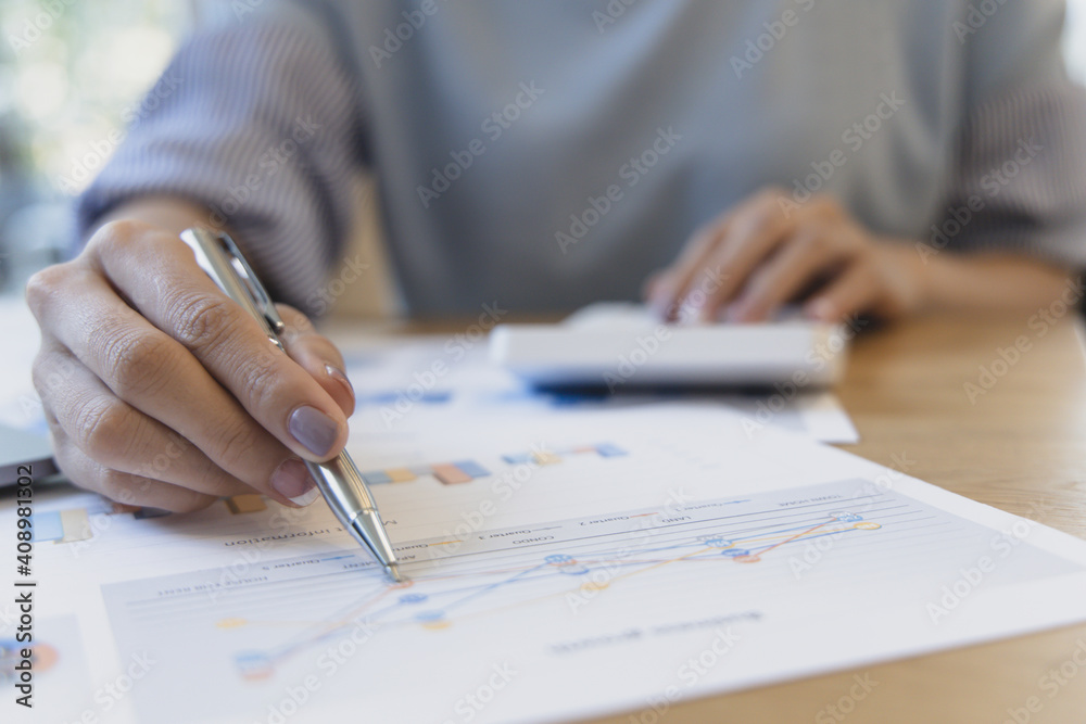 Accounting businesswomen are calculating income-expenditure and analyzing real estate investment data, Dedicated to the progress and growth of the company, Financial and tax systems concept. Accounting businesswomen are calculating income-expenditure and analyzing real estate investment data, Dedicated to the progress and growth of the company, Financial and tax systems concept.