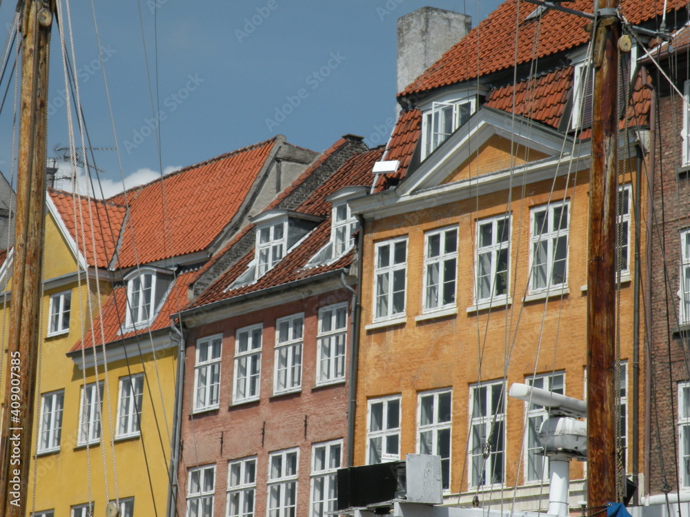 Nyhavn is the old port of Copenhagen with
the colorful houses that are reflected in Nyhavn.