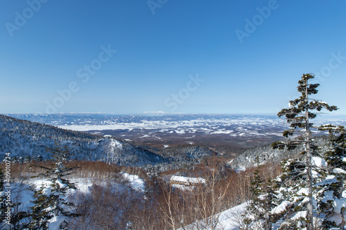 北海道 十勝岳連峰の冬の風景