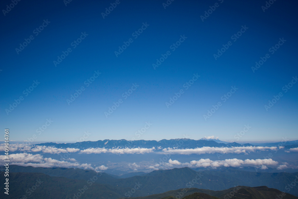 仙丈ケ岳から見る中央アルプス