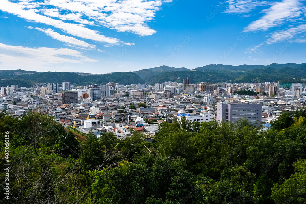 Fototapeta premium 岐阜県多治見市 虎渓公園 展望台から眺める多治見市の街並み