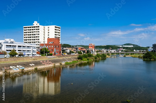 岐阜県多治見市 昭和橋から眺める土岐川と多治見の街並み