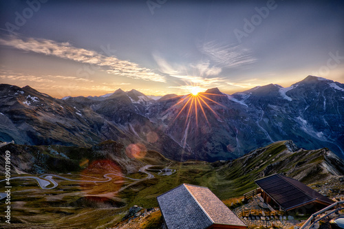 sonnenuntergang über den hohen tauern photo