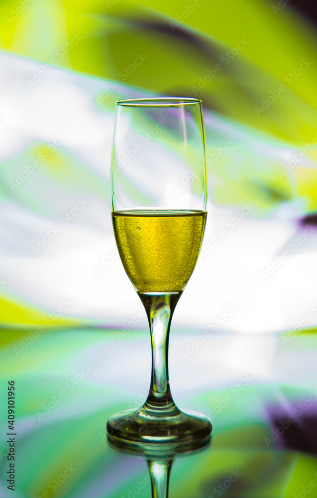 Fototapeta premium glass glass with champagne on a multicolored background