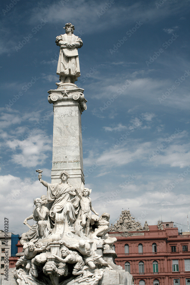 statue of a Colombo