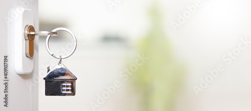 house key in the door photo