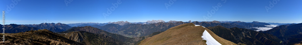 Panorama am Himmeleck über die Niederen Tauern, Eisenerzer Alpen, Gesäuse und Hochschwab in der Steiermark, Österreich
