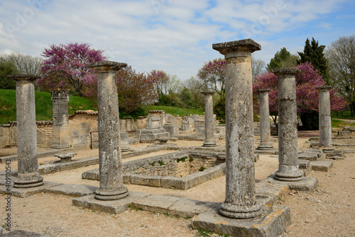 Ruine d’une maison romaine de Glanum à Saint-Rémy-de-Provence, Bouches du Rhône – Ruins of a Roman house at Glanum site in Saint-Rémy-de-Provence, Provence, France