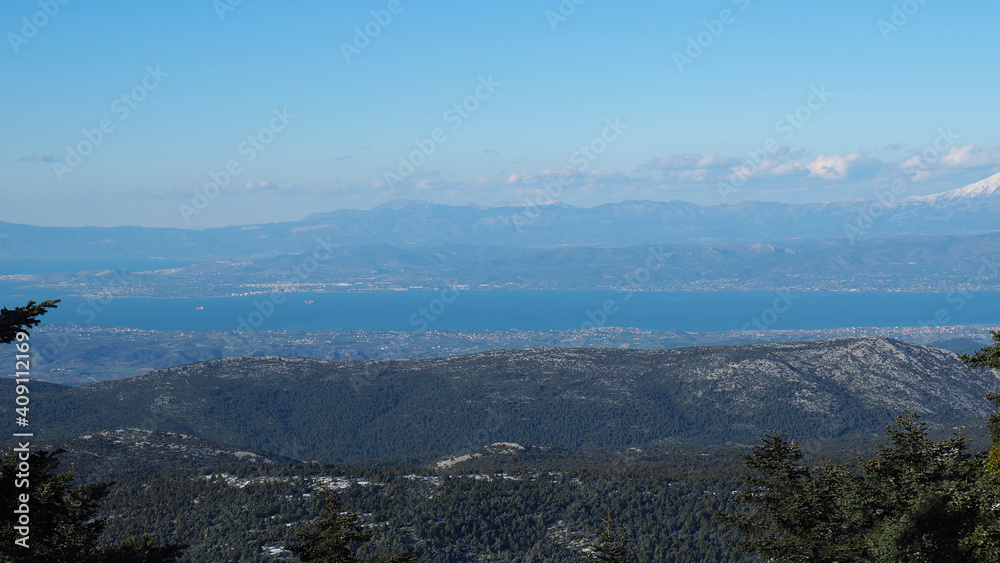 Fototapeta premium Breathtaking scenic view to Evian gulf and Evia island from peak of Parnitha mountain, Greece