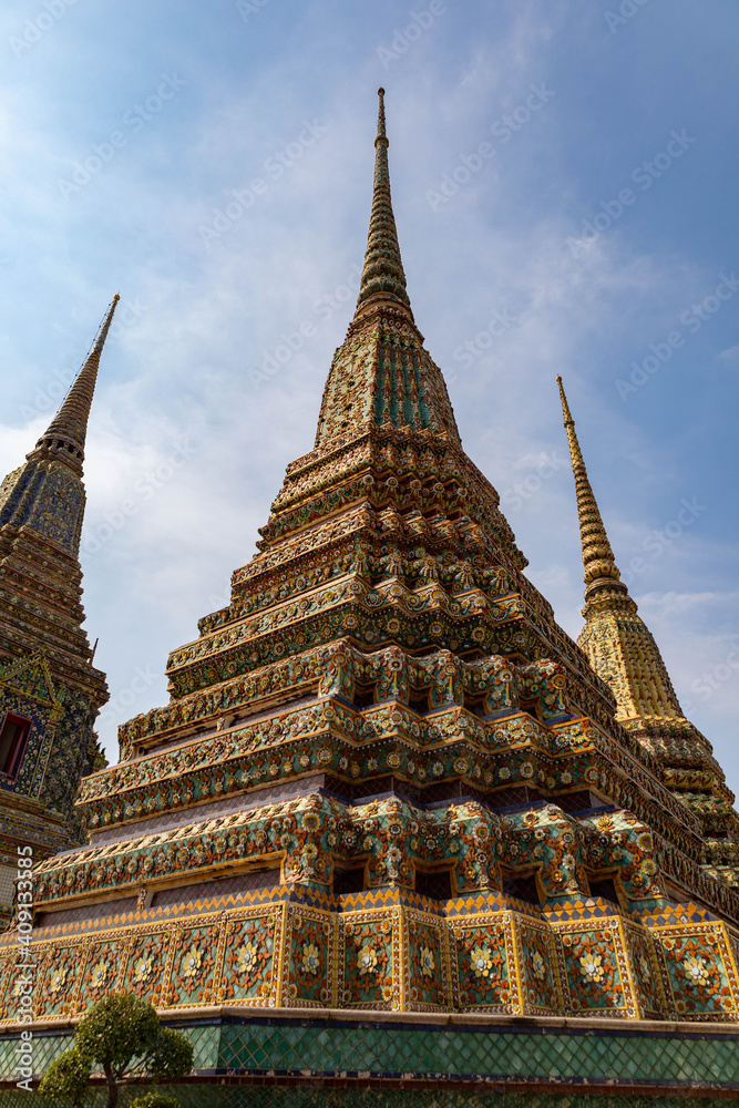 Fototapeta premium Famous temple in Bangkok Thailand (Wat Pho or Wat Phra Chetuphon Wimonmangklararam)