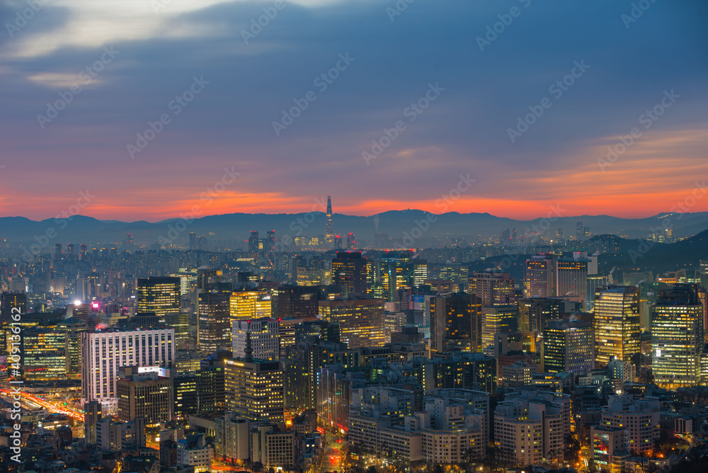 Fototapeta premium Seoul city view during dawn overlooking the city skyline and modern building in south korea