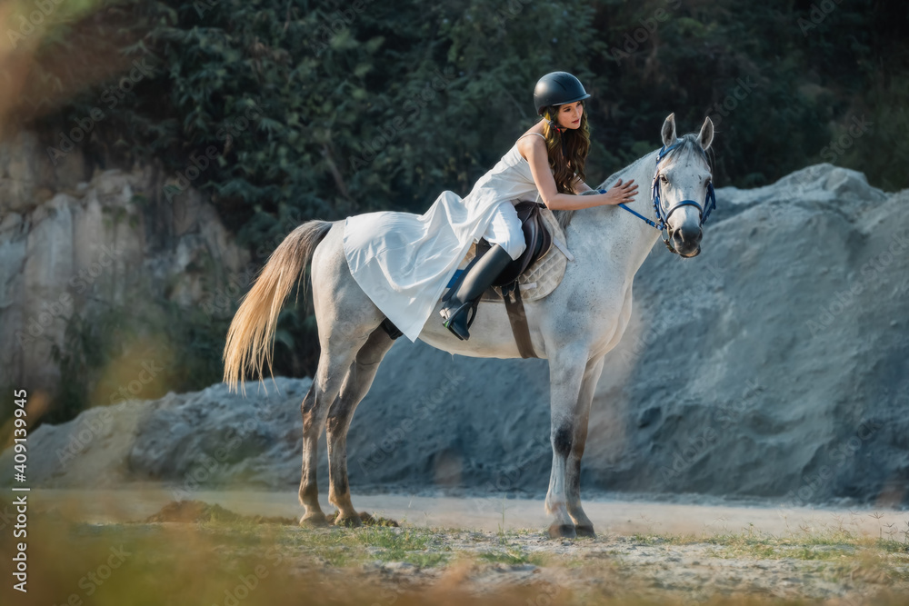 Obraz premium Pretty girl riding a horse in forest