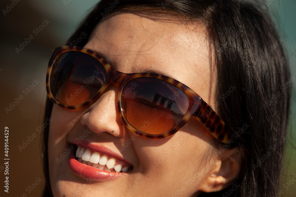 Beautiful Asian Woman Wearing Sunglasses Seeing Marina Bay Sands Beautiful Asian Woman Wearing Sunglasses Seeing Marina Bay Sands