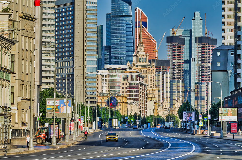 Obraz premium Morning traffic at Noviy Arbat avenue, Mosocw