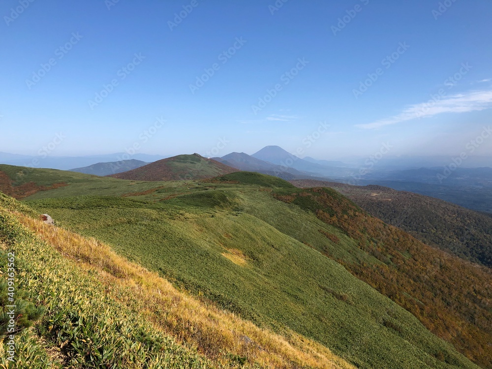 秋の岩内岳から眺めるニセコ連邦