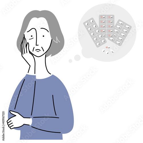 薬について心配する様子のシニア女性