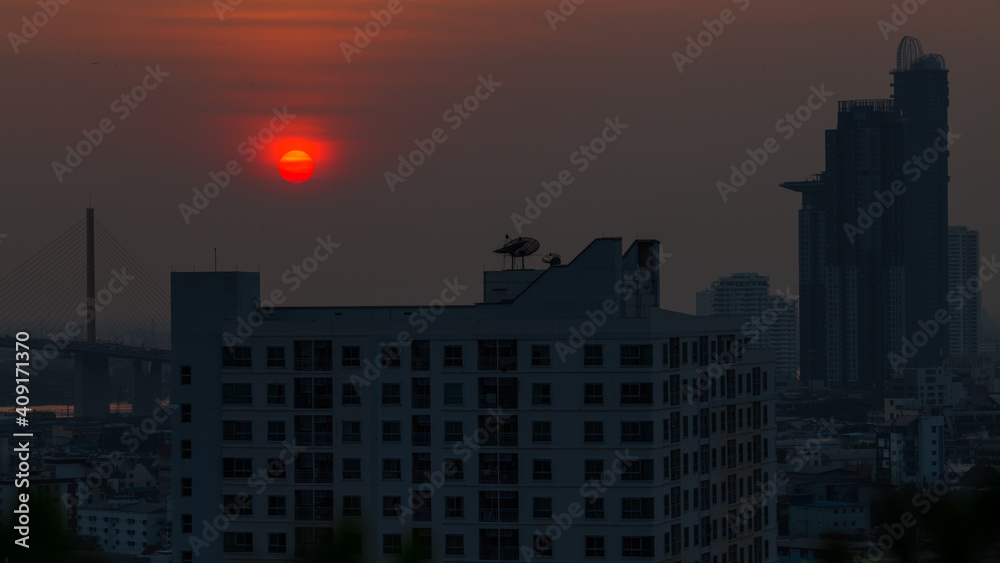 A blurred abstract background view of the rising sun, the horizon and the constantly blowing leaves of the trees, the ecological beauty that spontaneously occurs during the day. A blurred abstract background view of the rising sun, the horizon and the constantly blowing leaves of the trees, the ecological beauty that spontaneously occurs during the day.