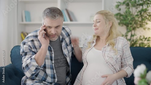 Husband calling hospital, comforting wife, feeling contractions, stages of labor
