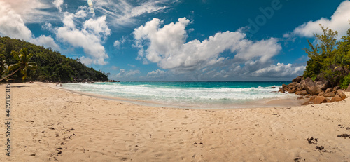 Fototapeta Naklejka Na Ścianę i Meble -  Bright daytime views of Anse Georgette paradise beach on the west coast of Praslin Island in the Seychelles 