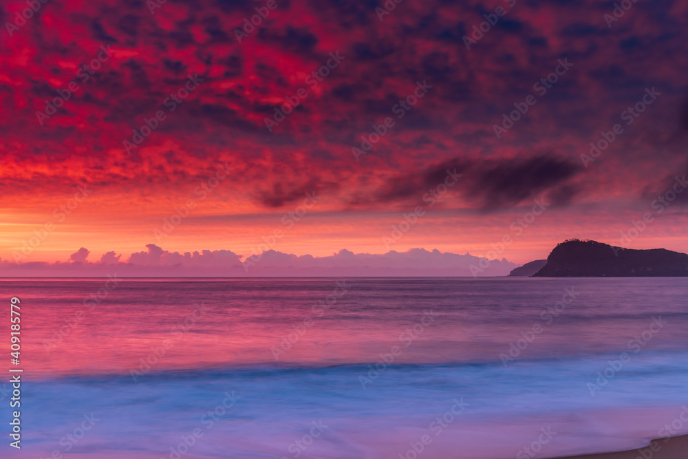 High Cloud Colours Up for Sunrise Solstice at the Seaside High Cloud Colours Up for Sunrise Solstice at the Seaside