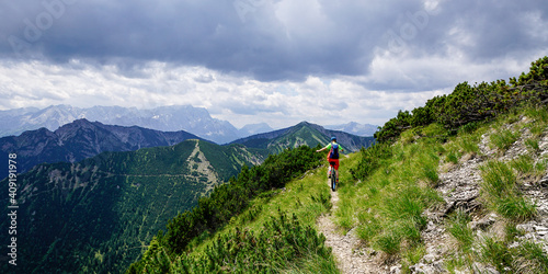 Einrad downhill in den Ammertaler Alpen photo