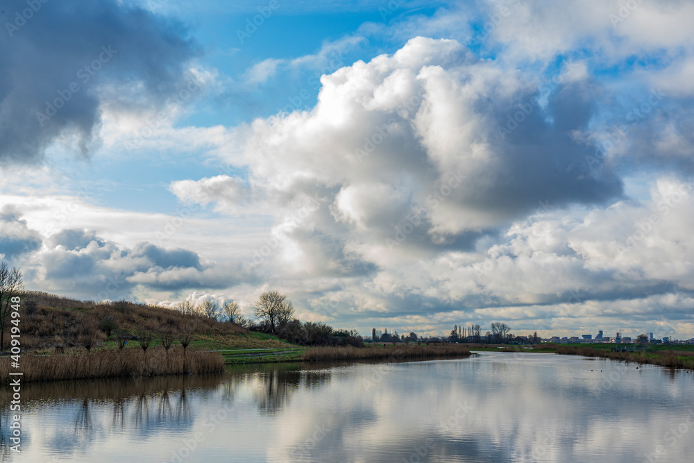 With such beautiful skies, even on a cold winter day here at the canal behind the Buytenpark in Zoetermeer, it is still a lot of fun