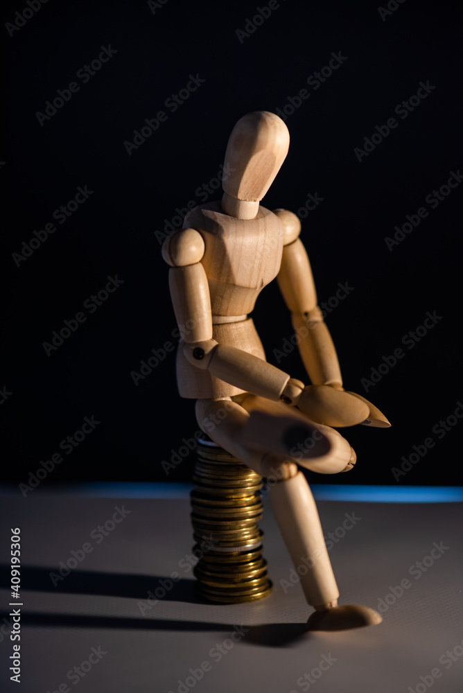 Business concept. Man without a face with money. Mannequin man
Business concept. Man without a face with money. Mannequin man