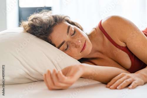 Fotografía Young beautiful woman sleeping
