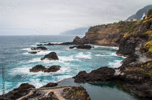 Piscine naturelle à Porto Moniz (Madère)