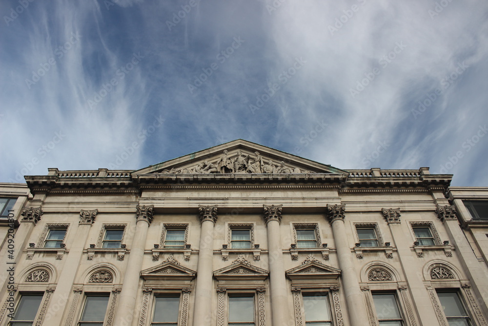 Obraz premium Classic building front over blue sky