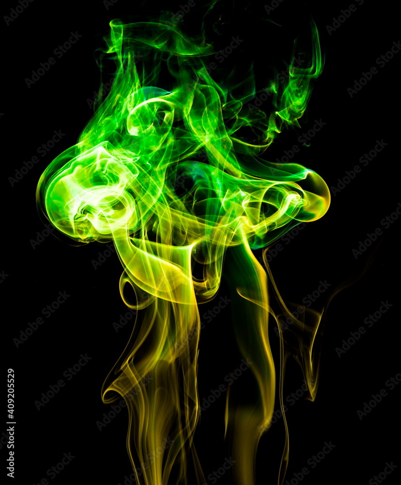 Obraz premium Colored smoke on black background