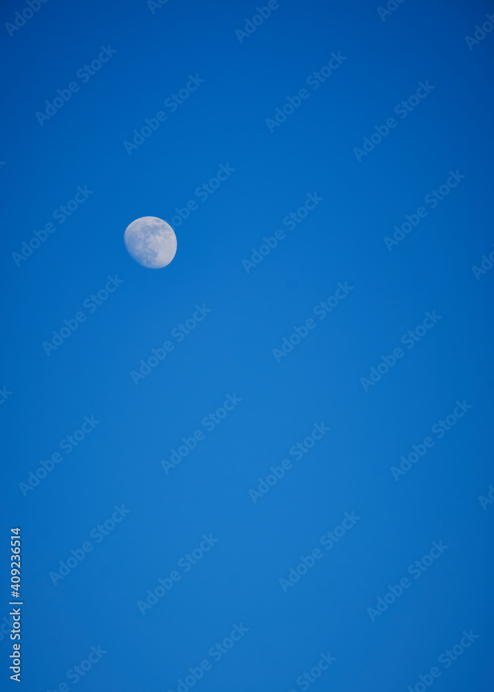 Foto scattata alla luna dalle colline attorno a Francavilla Bisio (AL).