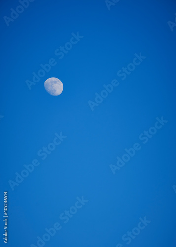 Obraz na płótnie Foto scattata alla luna dalle colline attorno a Francavilla Bisio (AL). w salonie