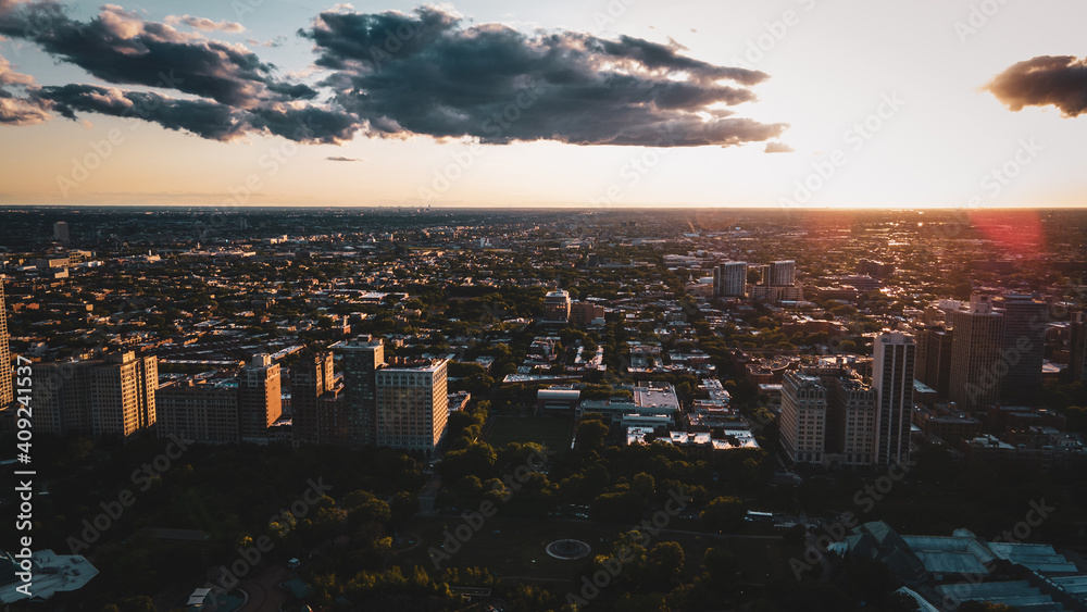 Obraz premium Chicago skyline evening drone aerial footage