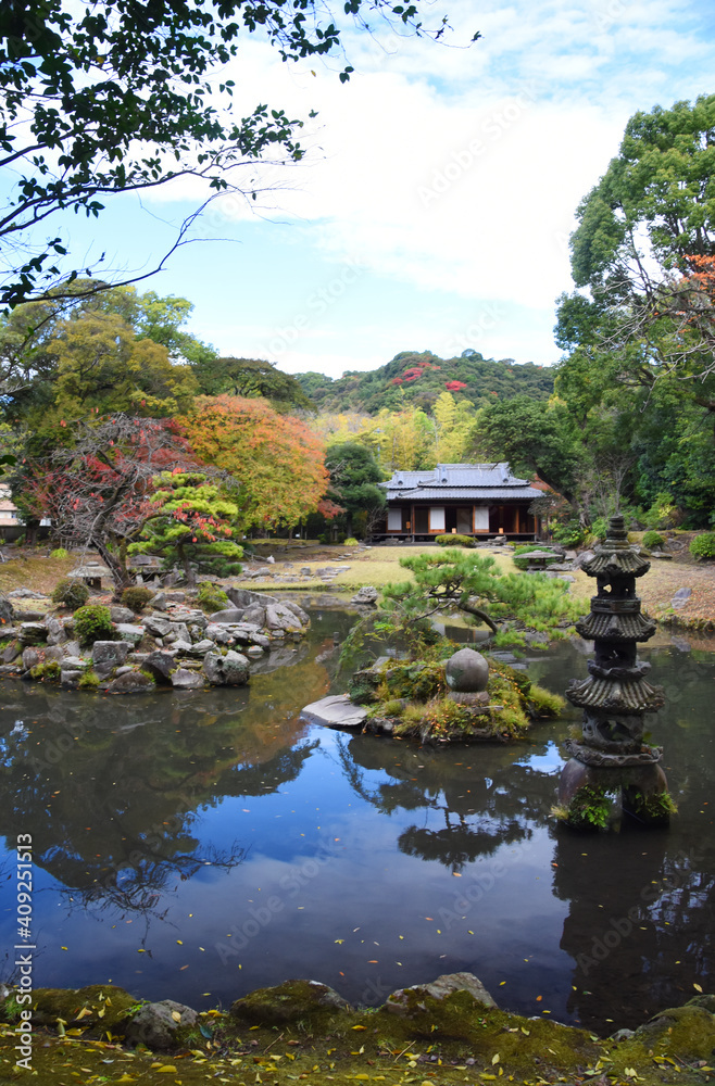 旧玉里庭園の鶴の池と紅葉 旧玉里庭園の鶴の池と紅葉