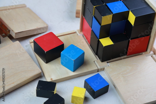 Montessori binomial and trinomial cubes 