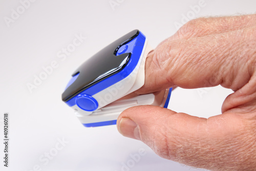 Canvastavla Oximeter on male finger measuring pulse and blood oxygen levels
