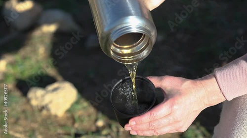 pour hot tea from a thermos