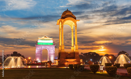 Obraz na płótnie The India Gate and the Canopy in New Delhi, sunset view w salonie