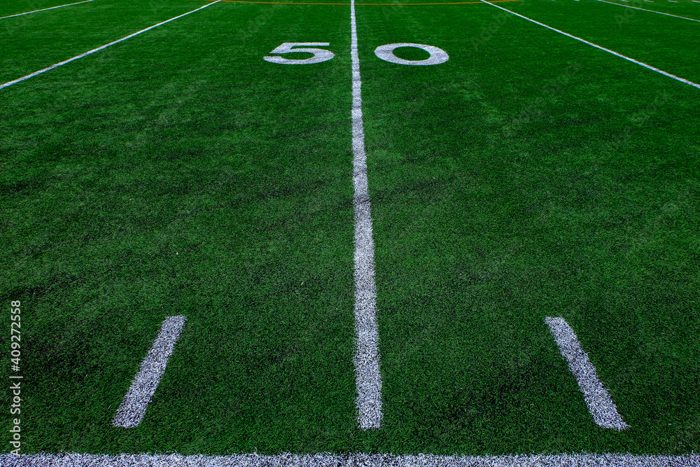 Obraz premium Football Field Green Yard Markers to Goal Line Touchdown Endzone Game Competition