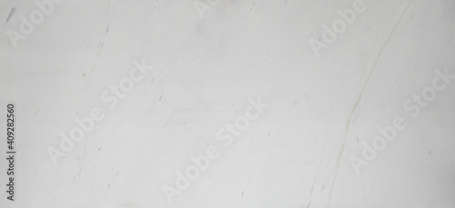 Il marmo Acquabianca, è un materiale lapideo con candide tonalità bianche e grana molto fine photo