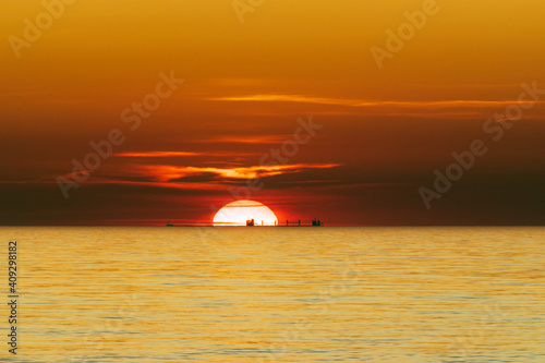 Schiff und Sonnenuntergang © Karsten