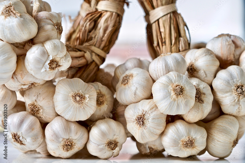 Garlic glove, garlic can be used in many different dishes of foods Garlic glove, garlic can be used in many different dishes of foods