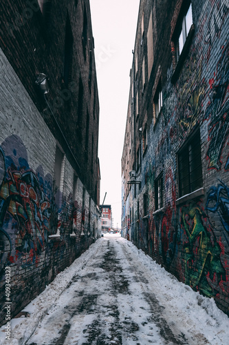 narrow alley © aidan